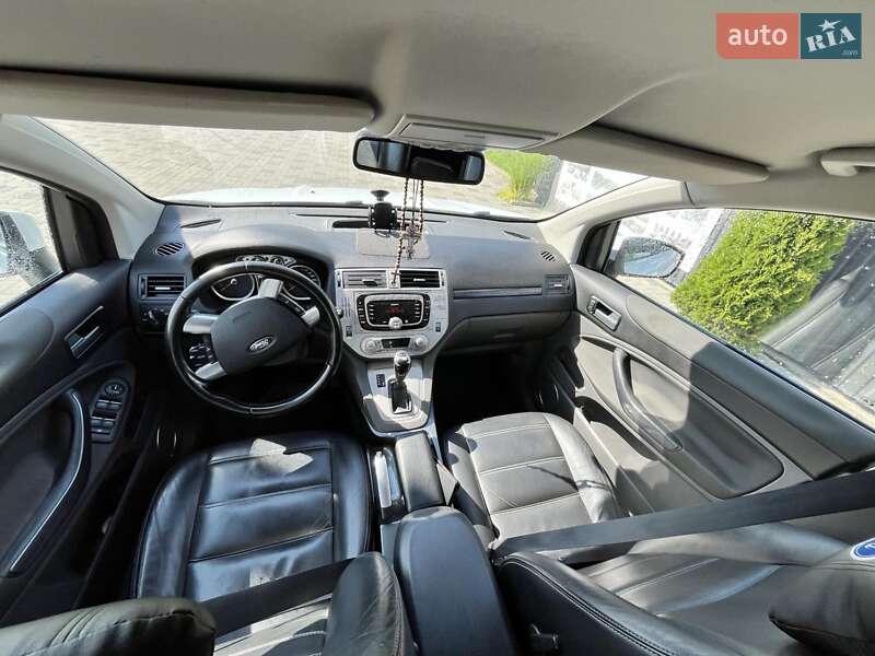 Внедорожник / Кроссовер Ford Kuga 2012 в Хусте