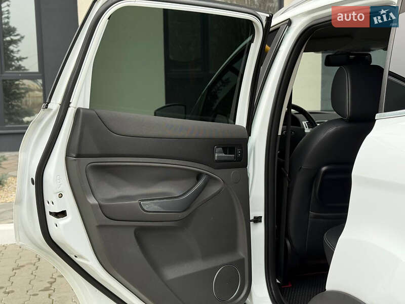 Позашляховик / Кросовер Ford Kuga 2010 в Ірпені