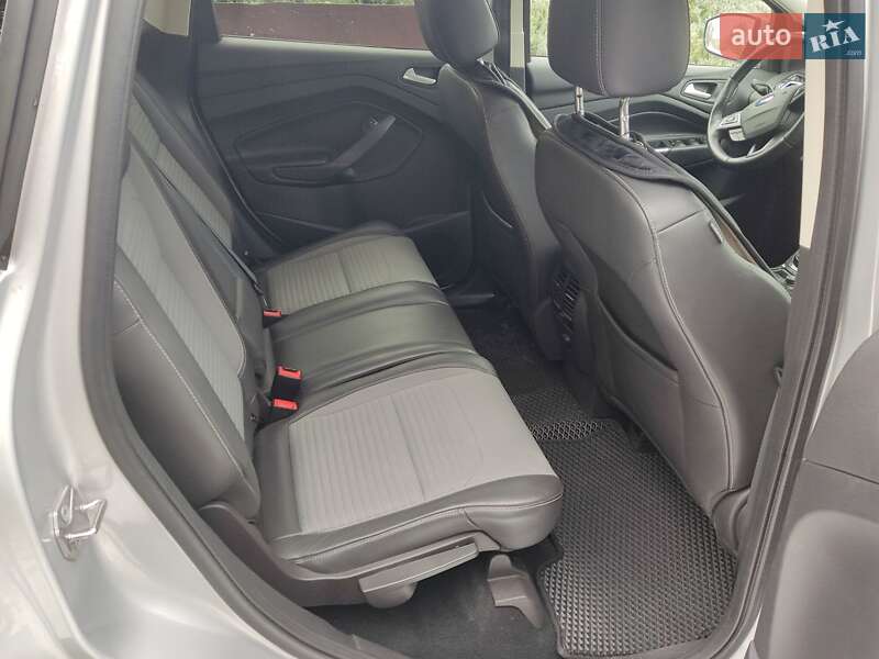 Позашляховик / Кросовер Ford Kuga 2016 в Чечельнику