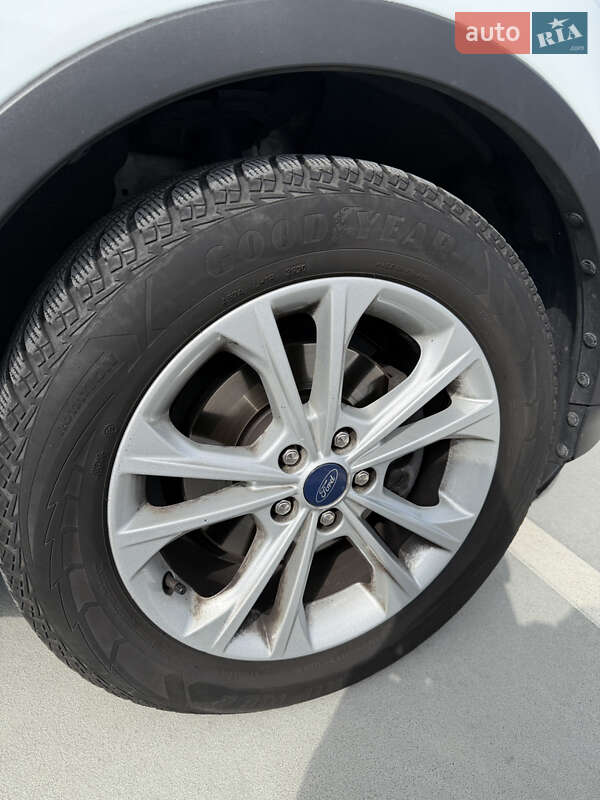 Внедорожник / Кроссовер Ford Kuga 2019 в Киеве