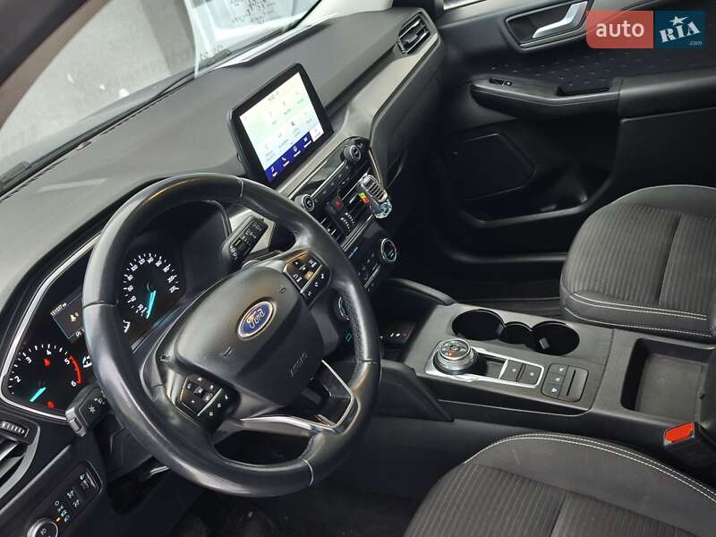 Внедорожник / Кроссовер Ford Kuga 2020 в Львове