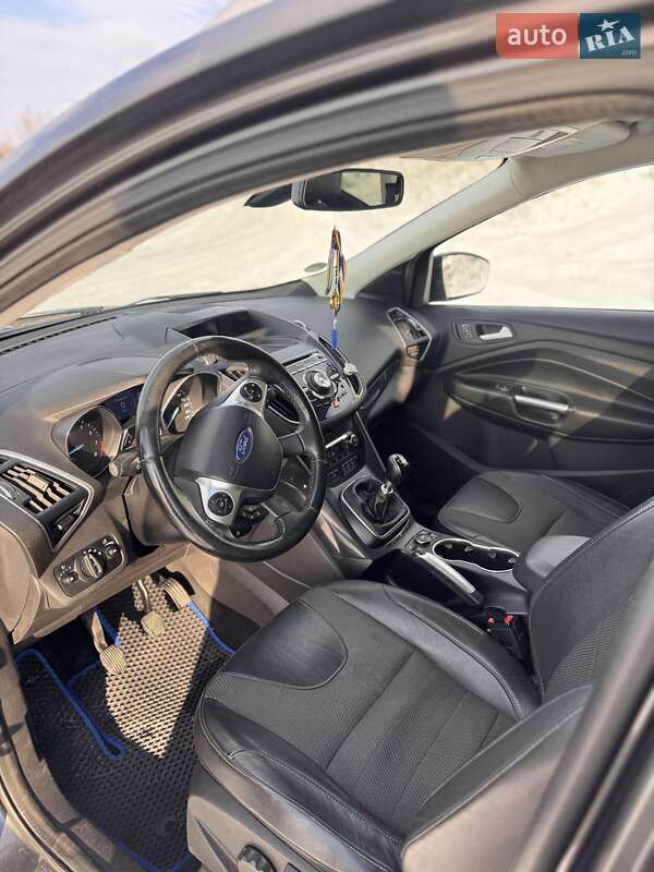 Внедорожник / Кроссовер Ford Kuga 2015 в Калиновке