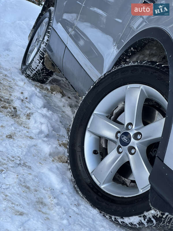 Внедорожник / Кроссовер Ford Kuga 2016 в Львове