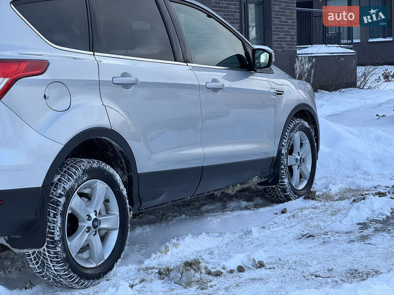 Внедорожник / Кроссовер Ford Kuga 2016 в Львове