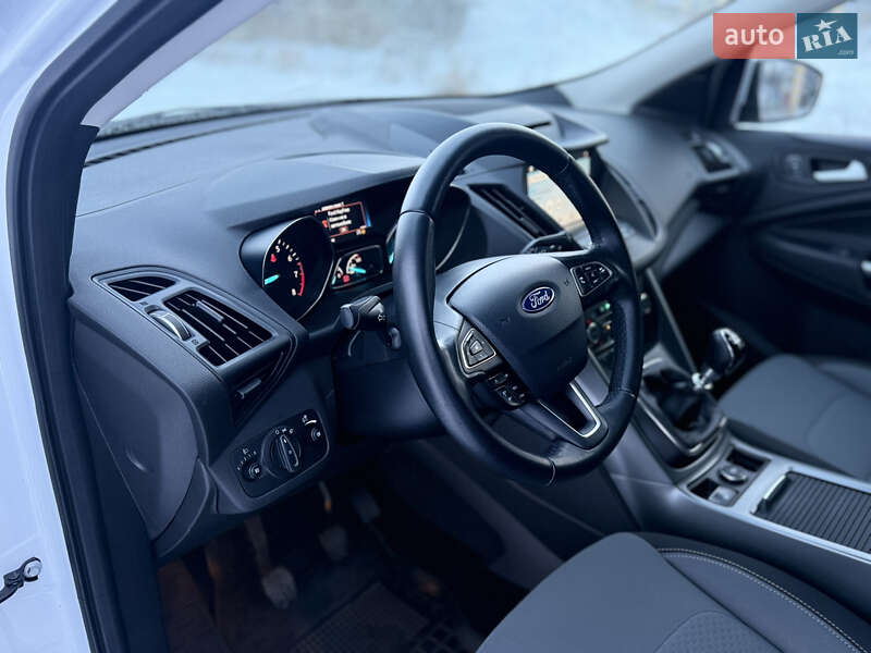 Внедорожник / Кроссовер Ford Kuga 2016 в Тульчине фото 25 Внедорожник / Кроссовер Ford Kuga 2016 в Тульчине