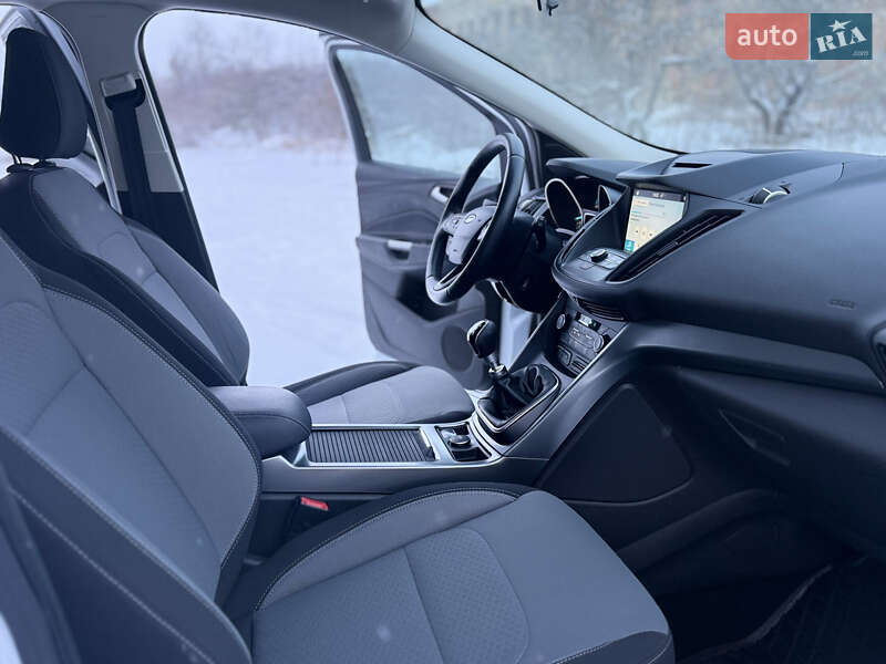 Внедорожник / Кроссовер Ford Kuga 2016 в Тульчине фото 28 Внедорожник / Кроссовер Ford Kuga 2016 в Тульчине