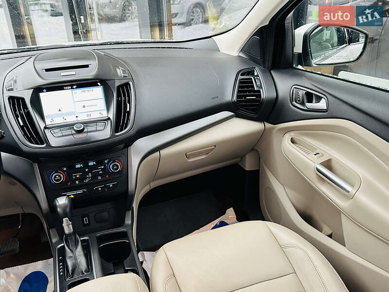 Внедорожник / Кроссовер Ford Kuga 2016 в Харькове