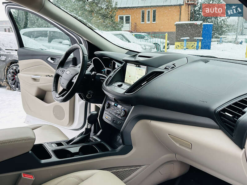 Внедорожник / Кроссовер Ford Kuga 2016 в Харькове