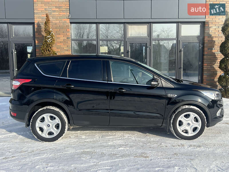 Внедорожник / Кроссовер Ford Kuga 2018 в Виннице