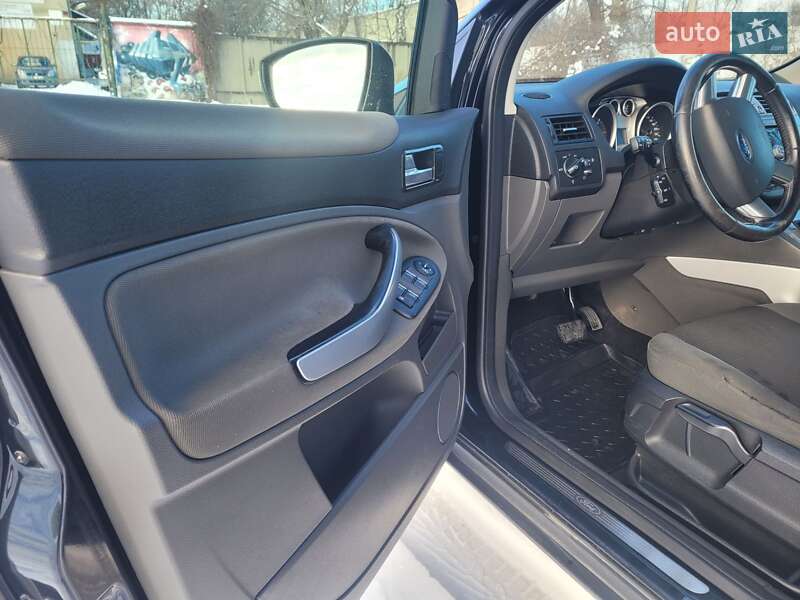 Позашляховик / Кросовер Ford Kuga 2012 в Чернівцях