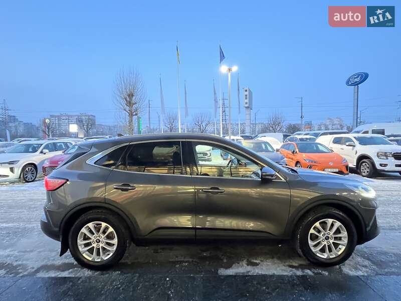 Внедорожник / Кроссовер Ford Kuga 2020 в Киеве