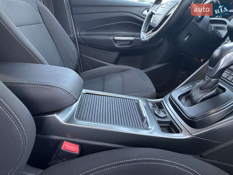 Внедорожник / Кроссовер Ford Kuga 2019 в Ровно