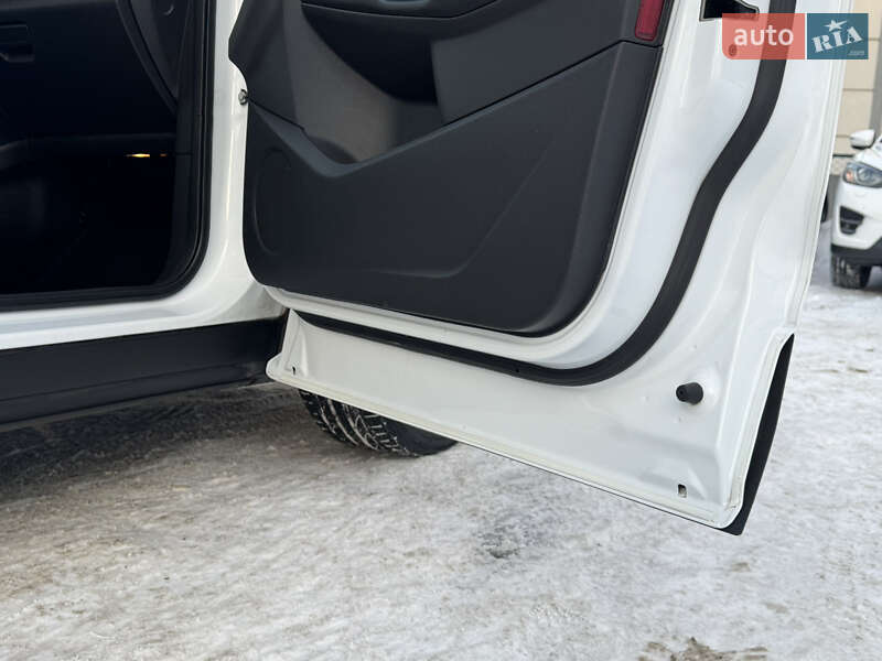 Внедорожник / Кроссовер Ford Kuga 2019 в Ровно