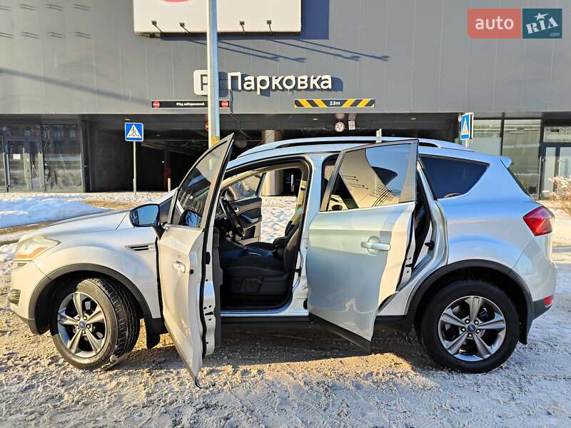 Внедорожник / Кроссовер Ford Kuga 2009 в Киеве
