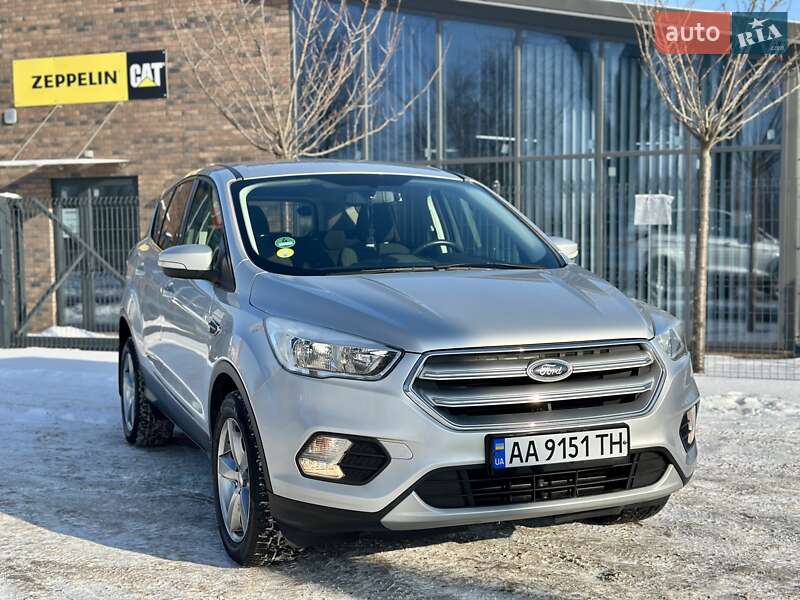Внедорожник / Кроссовер Ford Kuga 2017 в Виннице