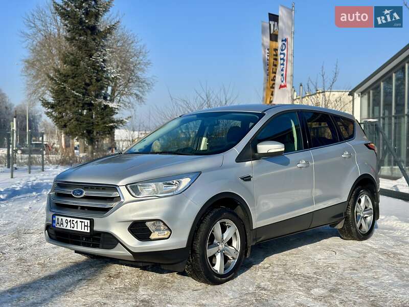 Внедорожник / Кроссовер Ford Kuga 2017 в Виннице