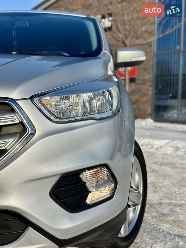 Внедорожник / Кроссовер Ford Kuga 2017 в Виннице