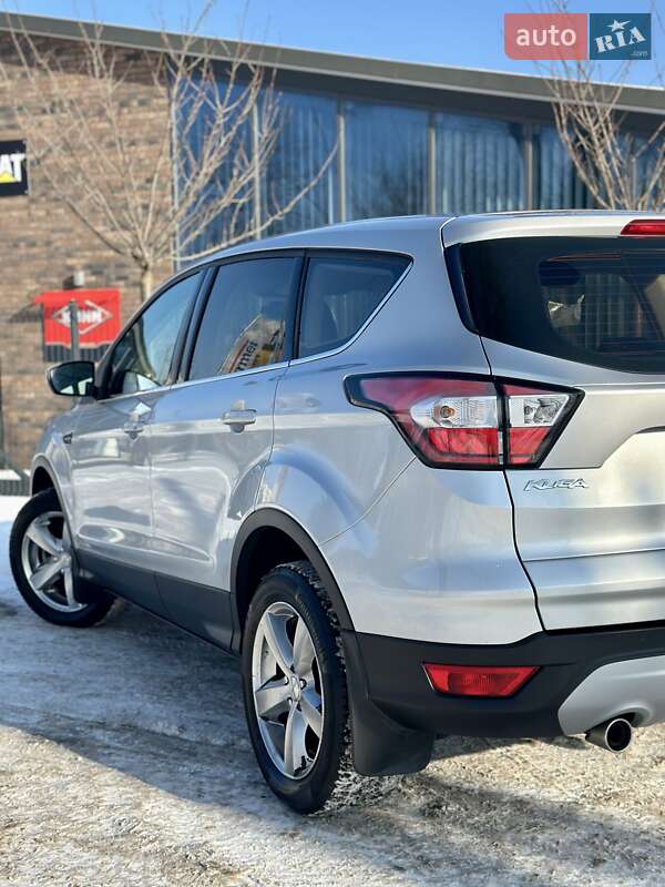Внедорожник / Кроссовер Ford Kuga 2017 в Виннице