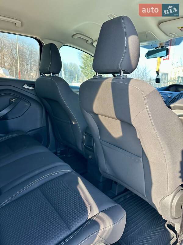 Внедорожник / Кроссовер Ford Kuga 2017 в Виннице