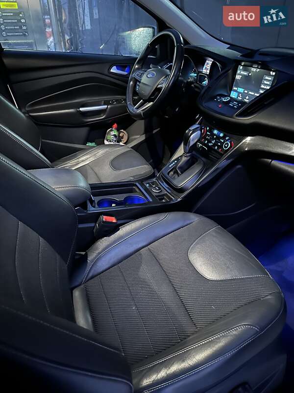 Внедорожник / Кроссовер Ford Kuga 2017 в Львове