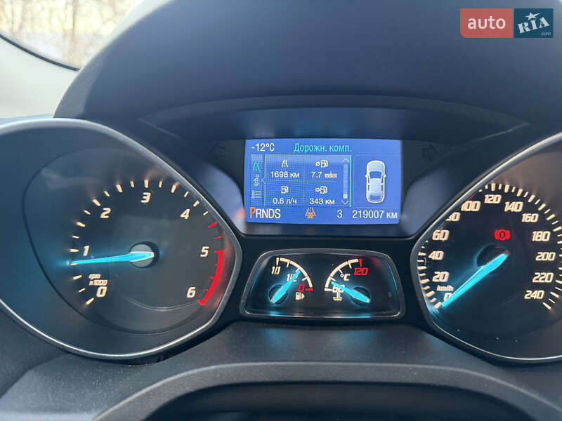 Позашляховик / Кросовер Ford Kuga 2014 в Києві