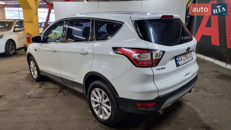 Позашляховик / Кросовер Ford Kuga 2019 в Києві