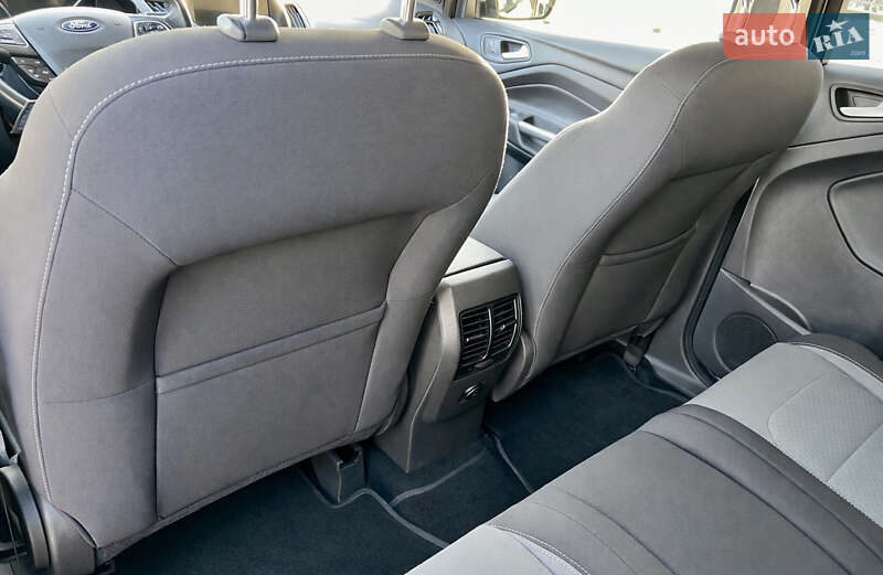 Позашляховик / Кросовер Ford Kuga 2016 в Києві