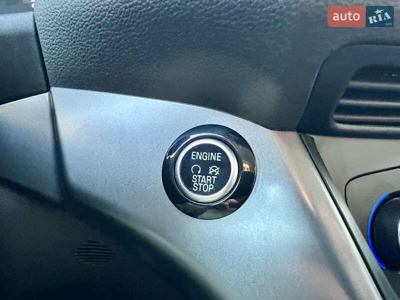 Позашляховик / Кросовер Ford Kuga 2016 в Києві