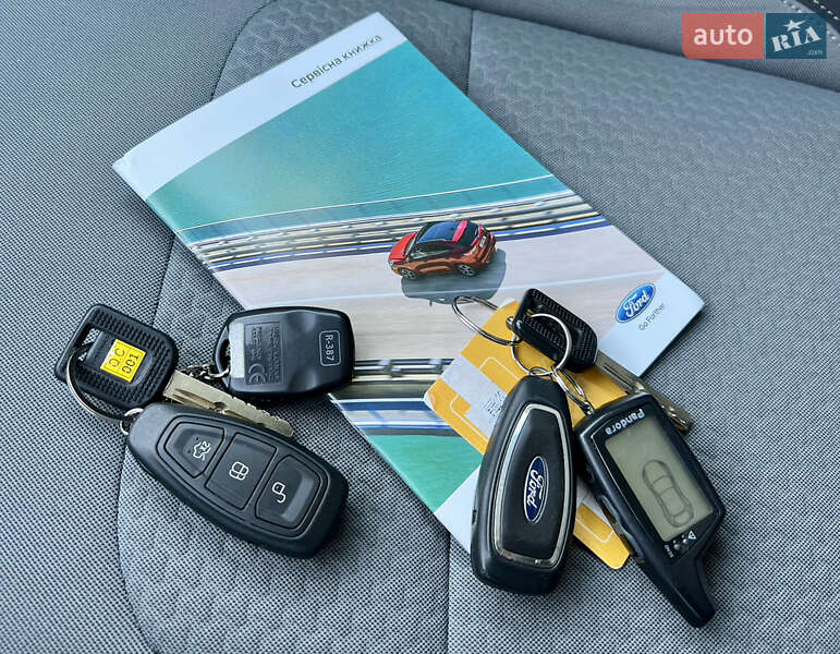 Позашляховик / Кросовер Ford Kuga 2016 в Києві