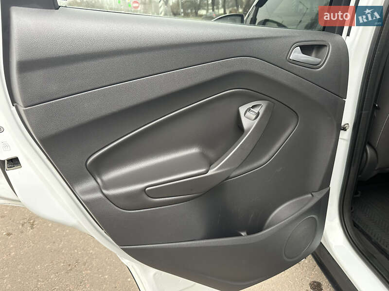 Позашляховик / Кросовер Ford Kuga 2016 в Миколаєві