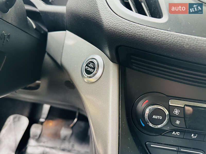 Позашляховик / Кросовер Ford Kuga 2013 в Києві