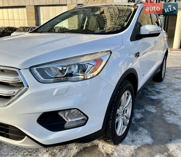 Внедорожник / Кроссовер Ford Kuga 2016 в Киеве фото 10 Внедорожник / Кроссовер Ford Kuga 2016 в Киеве