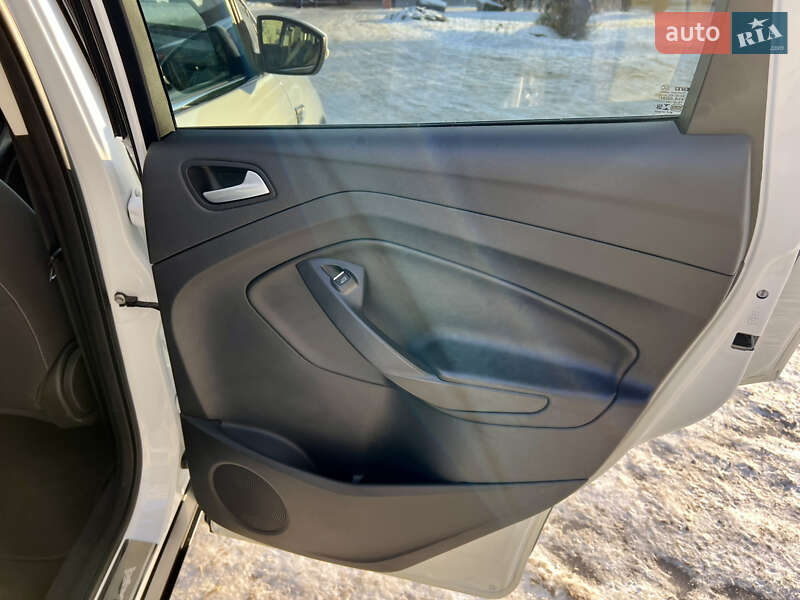 Внедорожник / Кроссовер Ford Kuga 2016 в Киеве фото 36 Внедорожник / Кроссовер Ford Kuga 2016 в Киеве