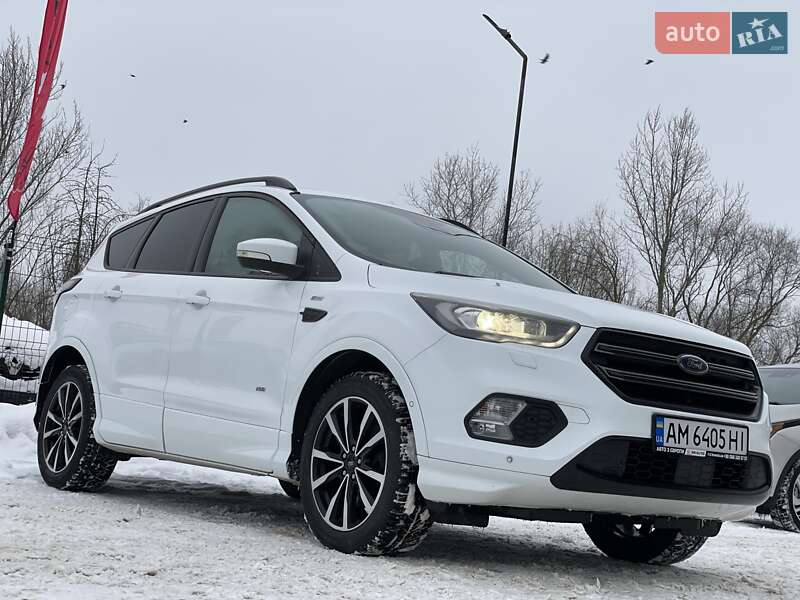Внедорожник / Кроссовер Ford Kuga 2017 в Бердичеве