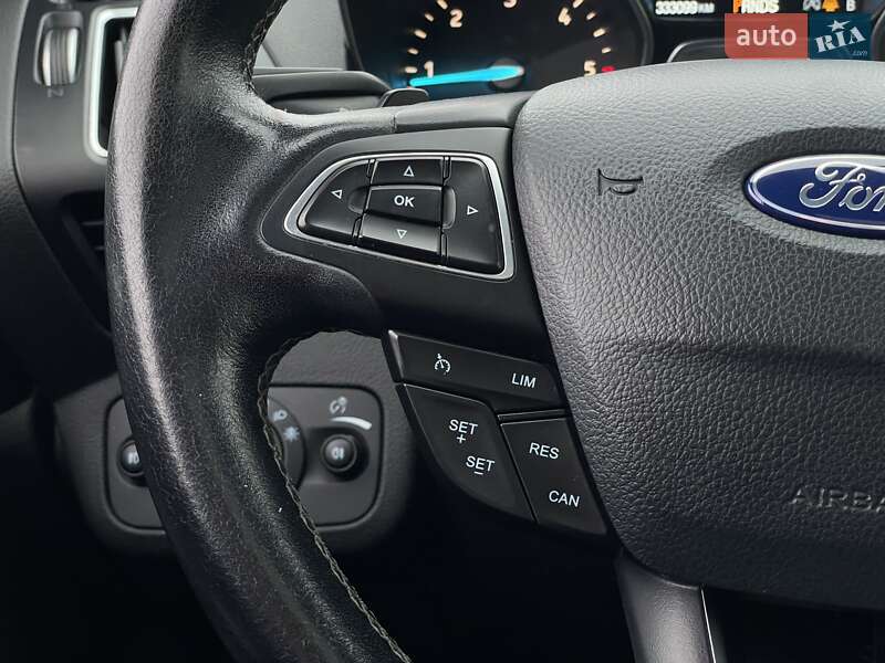 Внедорожник / Кроссовер Ford Kuga 2017 в Бердичеве