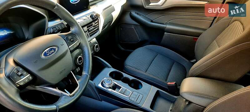 Внедорожник / Кроссовер Ford Kuga 2021 в Харькове