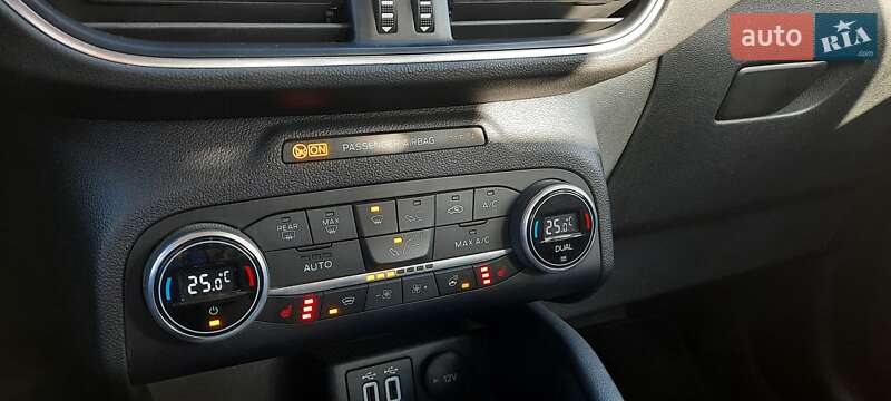 Внедорожник / Кроссовер Ford Kuga 2021 в Харькове