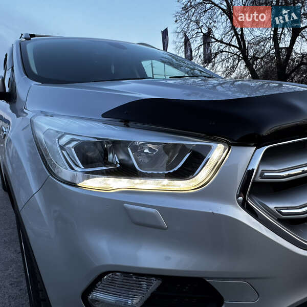 Позашляховик / Кросовер Ford Kuga 2019 в Дніпрі