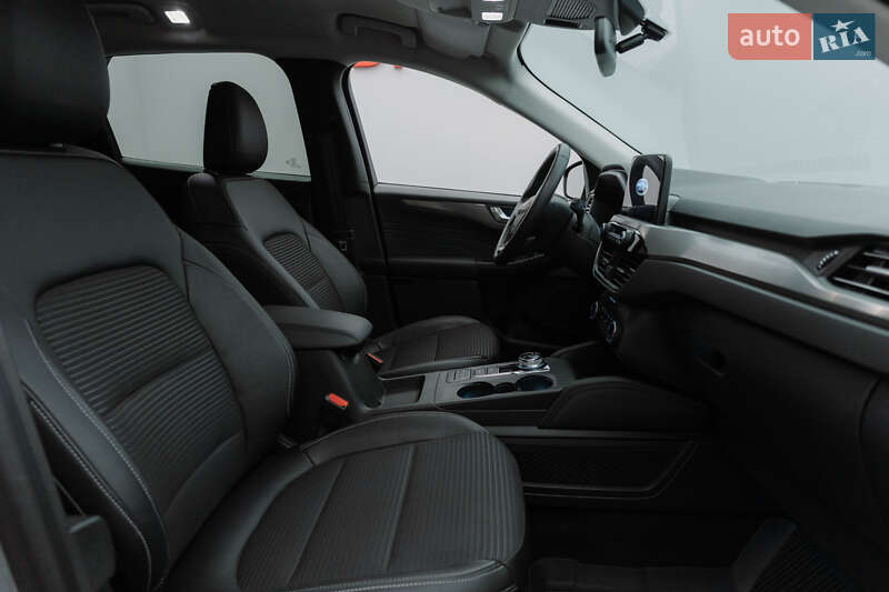 Позашляховик / Кросовер Ford Kuga 2021 в Києві