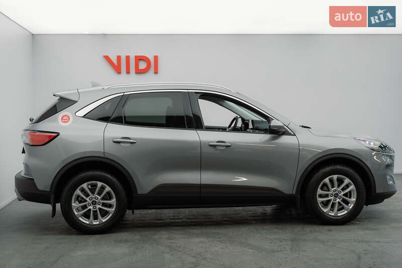 Позашляховик / Кросовер Ford Kuga 2021 в Києві