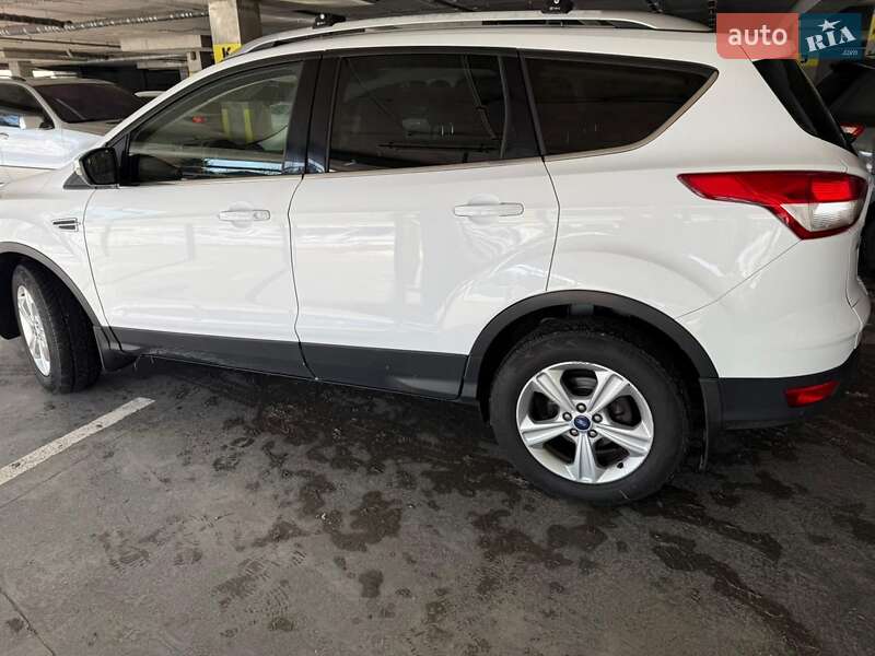 Внедорожник / Кроссовер Ford Kuga 2016 в Львове