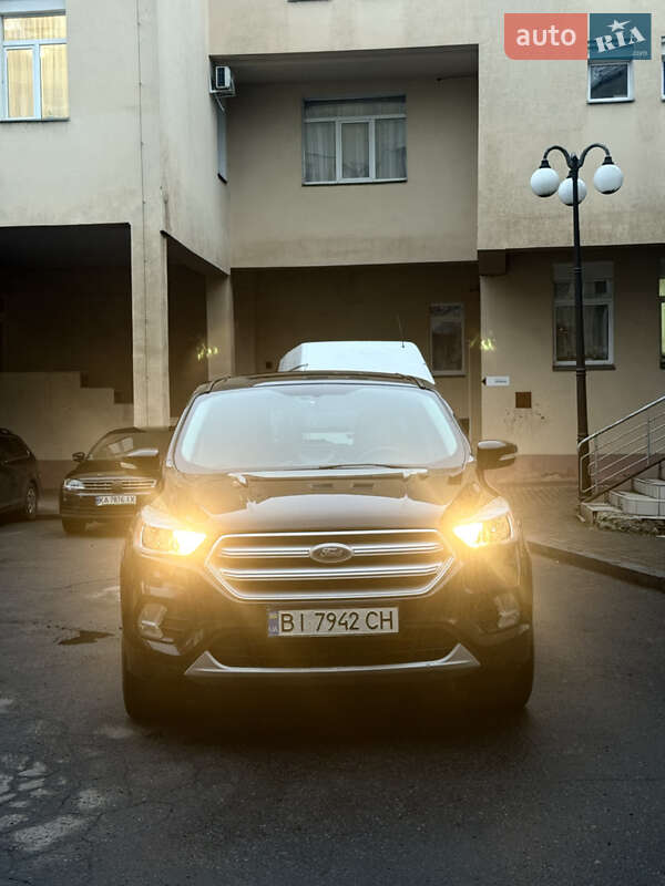 Позашляховик / Кросовер Ford Kuga 2016 в Полтаві