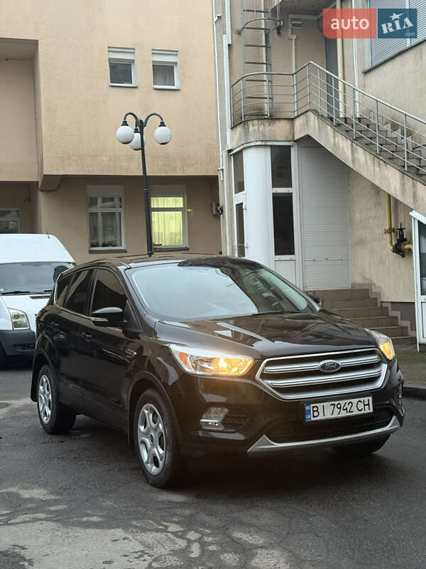 Позашляховик / Кросовер Ford Kuga 2016 в Полтаві