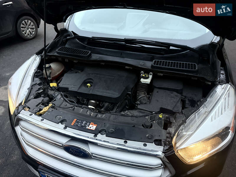 Позашляховик / Кросовер Ford Kuga 2016 в Полтаві