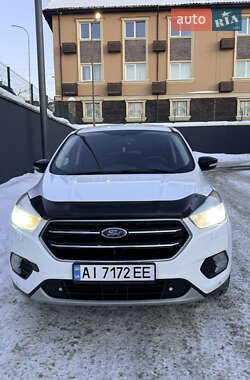 Позашляховик / Кросовер Ford Kuga 2017 в Києві