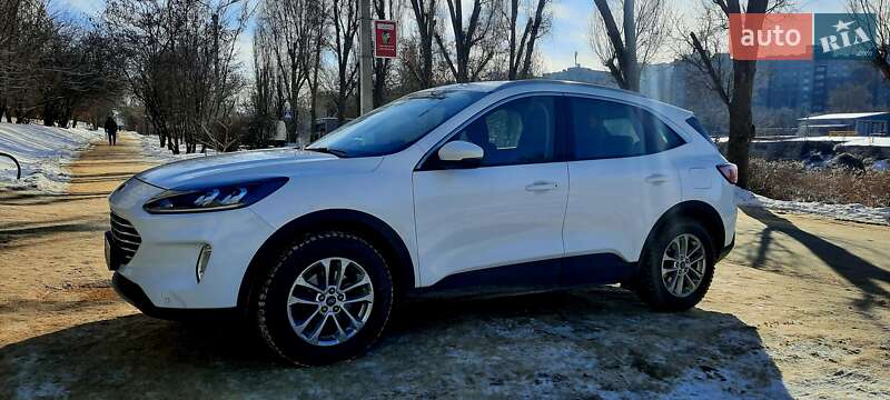 Позашляховик / Кросовер Ford Kuga 2021 в Харкові