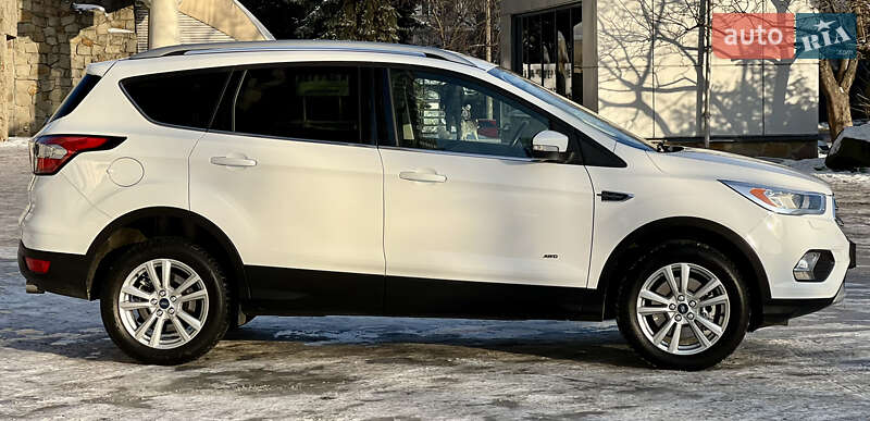 Внедорожник / Кроссовер Ford Kuga 2016 в Киеве фото 8 Внедорожник / Кроссовер Ford Kuga 2016 в Киеве