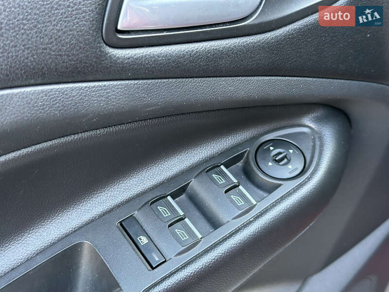 Позашляховик / Кросовер Ford Kuga 2015 в Львові фото 57 Позашляховик / Кросовер Ford Kuga 2015 в Львові