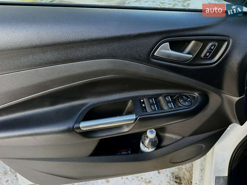 Внедорожник / Кроссовер Ford Kuga 2015 в Львове фото 65 Внедорожник / Кроссовер Ford Kuga 2015 в Львове