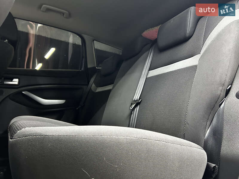 Внедорожник / Кроссовер Ford Kuga 2012 в Черновцах